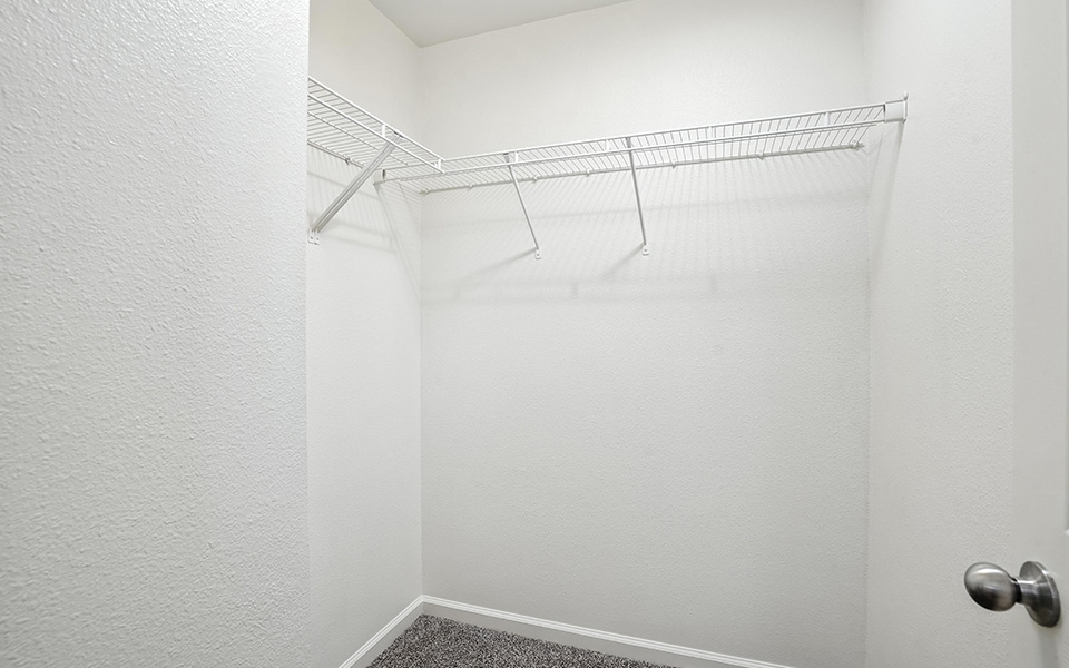 Norton Heights 1390 3x2.5 Walk-in Closet